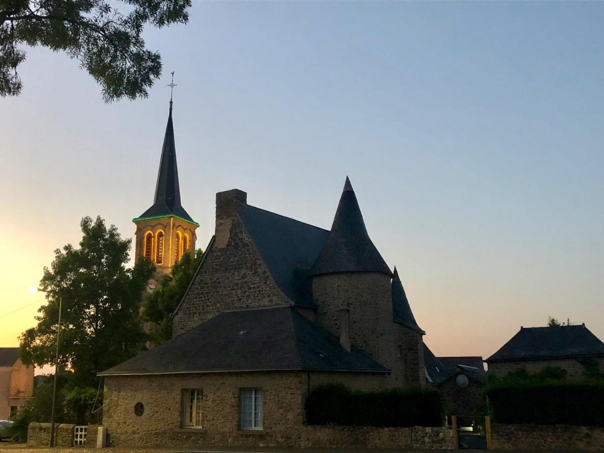 Soulgé-sur-ouette Manoir De La Grand'Cour B&B 외부 사진