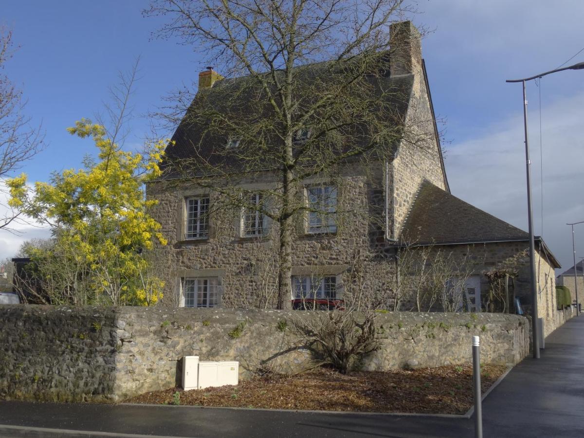 Soulgé-sur-ouette Manoir De La Grand'Cour B&B 외부 사진
